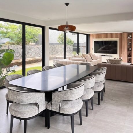 Neoentle Luxurious Dining Set